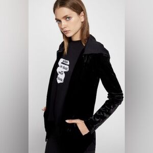 BCBGeneration Graphic T-Shirt. “When in Doubt, Wear Black.” Size: Medium